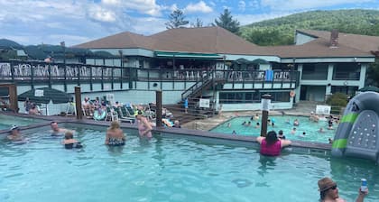 Renovated 3 bedroom 2 bath Smart Home in desirable Waterville Valley Estates