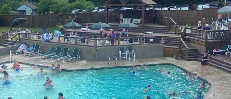 Piscine couverte, piscine extérieure