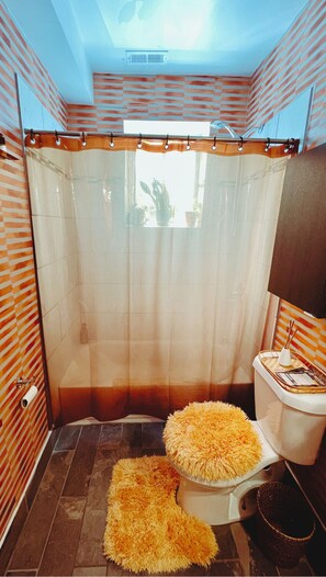 Combined shower/tub, towels, soap, shampoo