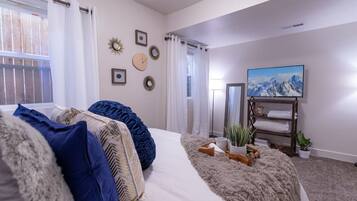 1 bedroom, desk, iron/ironing board, WiFi (free)