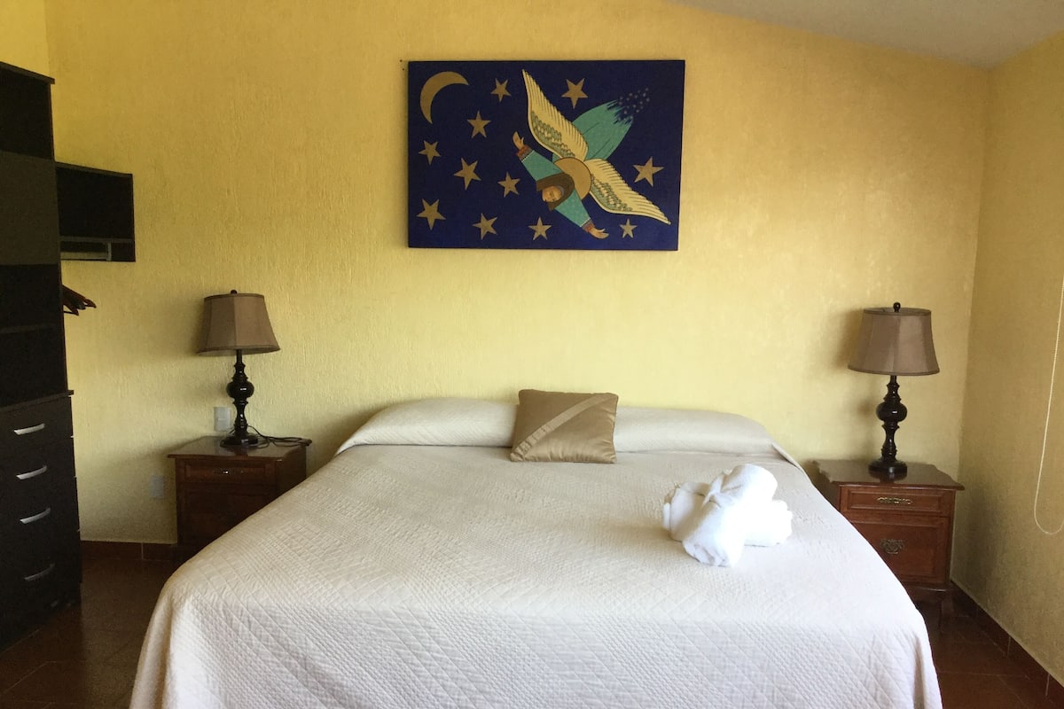 Comfort Double Room, 1 King Bed | Egyptian cotton sheets, premium bedding, memory foam beds, desk