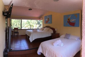 غرفة ديلوكس رباعية - عدة أسرّة | ملاءات من القطن المصري وأغطية فراش متميزة