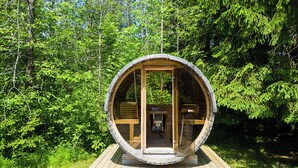 Property grounds - Summer Resort Style Living - Private & Serene, Sauna, Outdoor Bar & Firepit (Collingwood)
