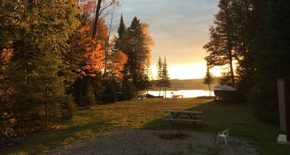 Cozy, Clean, Secluded Lake Cottage