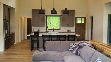 TV, fireplace, stereo