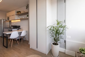 2 bedrooms, desk, iron/ironing board, WiFi - Urban Sky Studio - GRU (Guarulhos)