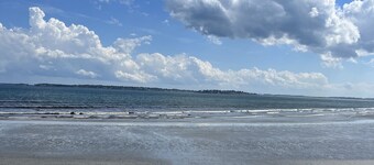 Seaside community walk to beaches and restaurants.