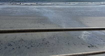 Seaside community walk to beaches and restaurants.