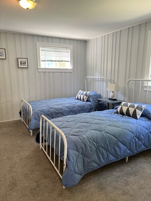 2 bedrooms, desk, travel crib, free WiFi - Seaside community walk to beaches and restaurants. (Swampscott)