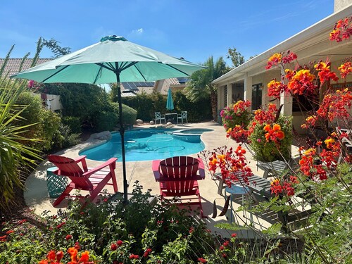 Heated Pool-Spa! Epic Mountain Views! BBQ, Firetable, Parks, Trails, Tennis...