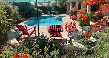 Heated Pool-Spa! Epic Mountain Views! BBQ, Firetable, Parks, Trails, Tennis...