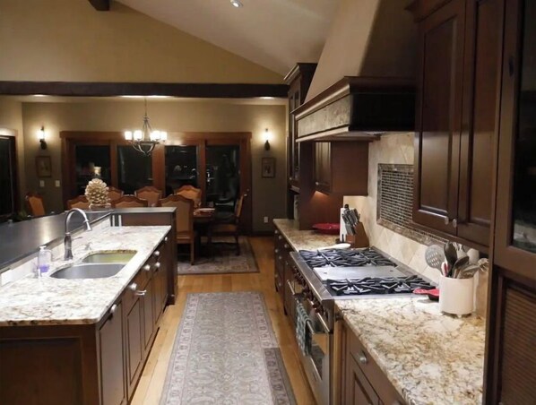 Private kitchen