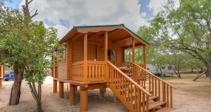 Cozy Log Cabin on Miller Creek - 5 mi south of downtown Johnson City