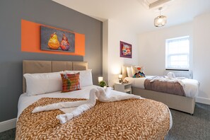 1 habitación, tabla de planchar con plancha, cuna de viaje y wifi 