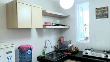 Fridge, microwave, stovetop, electric kettle