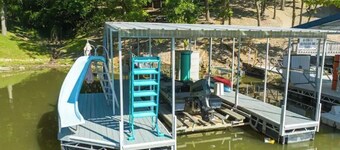 Quiet Lakefront - Hot Tub! H2O Toys! Pet Friendly!