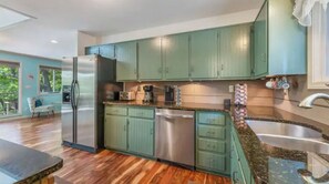 雪櫃、微波爐、焗爐、爐具