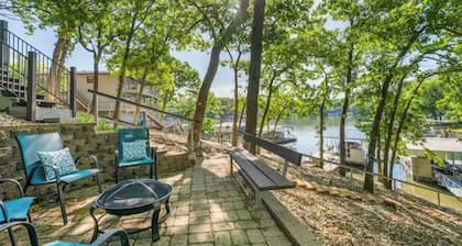 Quiet Lakefront - Hot Tub! H2O Toys! Pet Friendly!