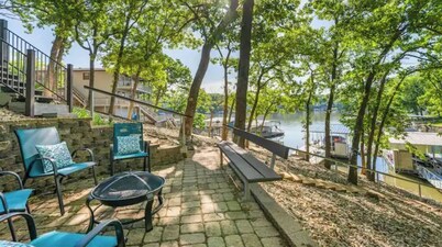 Quiet Lakefront - Hot Tub! H2O Toys! Pet Friendly!