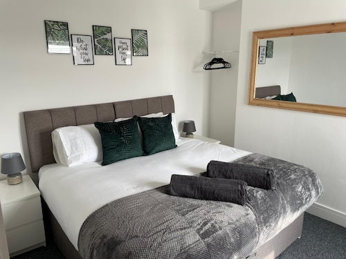 STOP at Pendarvis, Stone throw from the beach!