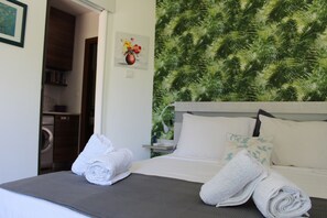 Iron/ironing board, internet, bed sheets