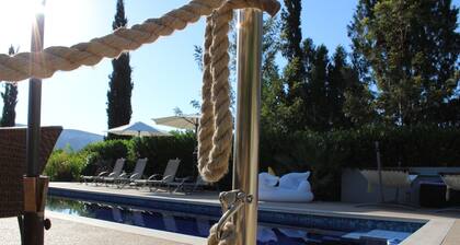 Serene Countryside Getaway near beach with shared pool