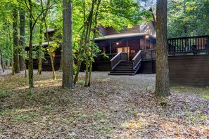 Exterior - True luxury rustic lodge in the woods with games and a large hot tub. (Broken Bow)