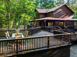 Outdoor dining - True luxury rustic lodge in the woods with games and a large hot tub. (Broken Bow)