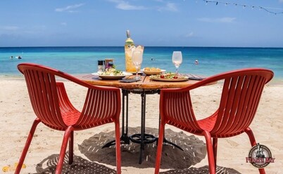 Million Dollar View Villa Bellevue w/Private POOL + 3 min walk to beach