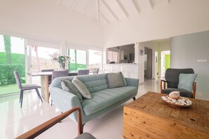 Smart TV, books - Million Dollar View Villa Bellevue w/Private POOL + 3 min walk to beach (Willemstad)