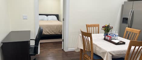 1 غرفة نوم ومكتب وواي فاي مجانًا وملاءات أسرّة