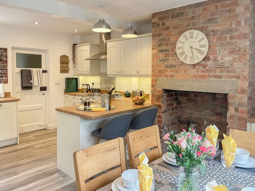 3 bedroom accommodation in Mills Croft, near Hognaston