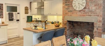 3 bedroom accommodation in Mills Croft, near Hognaston