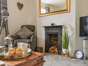 Living room | Mills Croft, Mills Croft, near Hognaston - 3 bedroom accommodation in Mills Croft, near Hognaston (Mills Croft, near Hognaston)