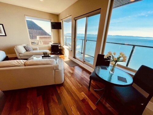 Points West Oceanfront Rooftop suite