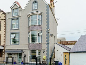 Exterior - This family home is situated in the gorgeous village of Bull Bay on Anglesey. (Bull Bay)