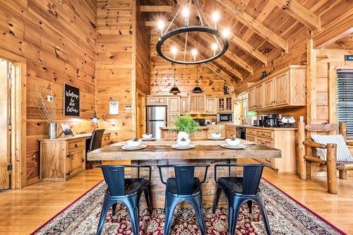 Winter Specials - Stunning Views - Perfect Location - Hot Tub - Easy Roads!