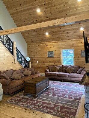 Televisión y chimenea 