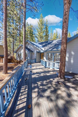 Property grounds - La Casa de La Montaña (Big Bear Lake)