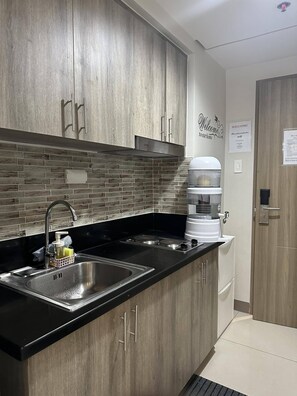 Fridge, microwave, stovetop, electric kettle