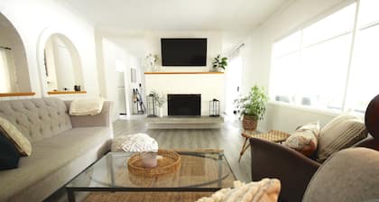 5 Mins to Lake/ Downtown - Private & Spacious 3 Bd 2 Bath - PET FRIENDLY!