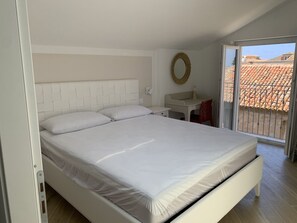 2 soverom, skrivebord, wi-fi (inkludert) og sengetøy