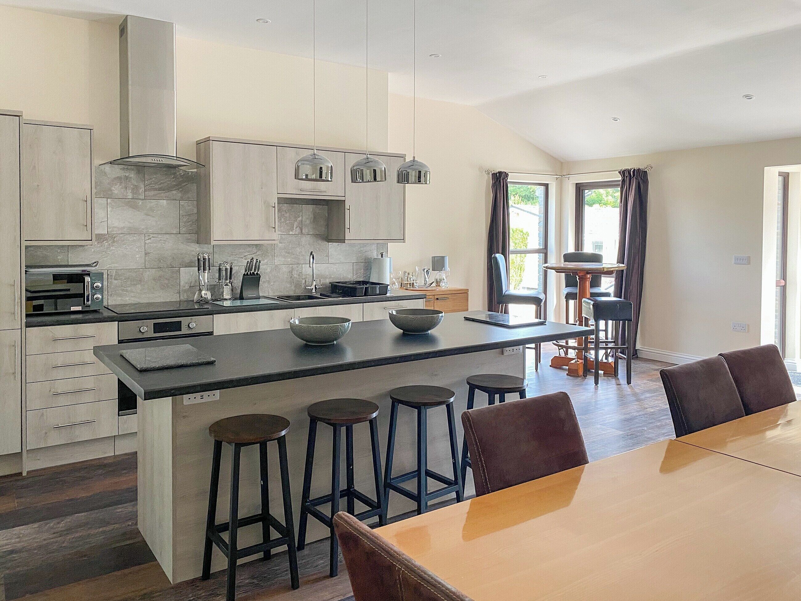 Lave-vaisselle, chaise haute, congélateur