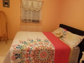 4 Schlafzimmer, Bügeleisen/Bügelbrett, kostenloses WLAN, Bettwäsche