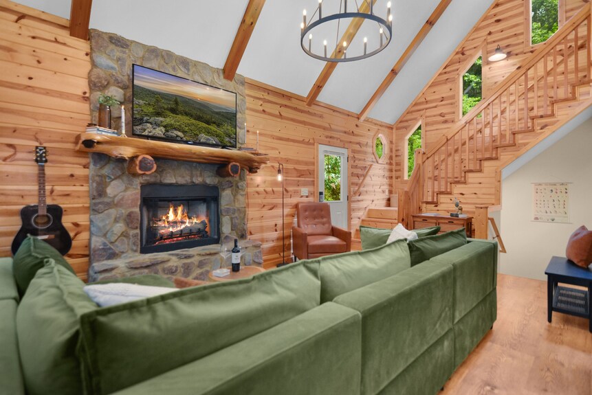 Family Cabin Near Dwtn Ellijay - Hot Tub, Fire Pit, Screened Porches + Pools - Ellijay, GA