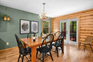 Dining - Family Cabin Near Dwtn Ellijay - Hot Tub, Fire Pit, Screened Porches + Pools (Ellijay)