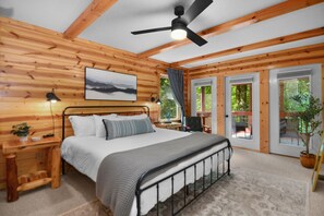 3 bedrooms, desk, iron/ironing board, travel cot - Family Cabin Near Dwtn Ellijay - Hot Tub, Fire Pit, Screened Porches + Pools (Ellijay)