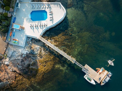 Relaxing Lodge Rm | Ocean Peek | No Hidden Fees