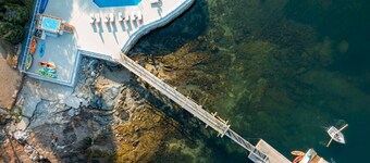 Relaxing Lodge Rm | Ocean Peek | No Hidden Fees