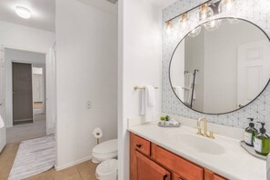 مجففات شعر، مناشف، صابون، شامبو